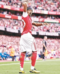 [东方报]英超：阿仙奴搶韁迎賓派半W[12-03]