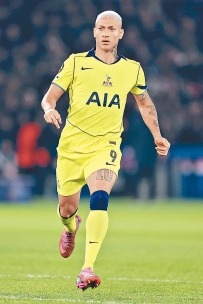 [东方报]英超：喜鵲地頭振刺高飛[12-02]