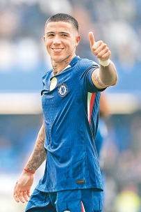 [东方报]英超：惡客車路士轟列爭勝[12-03]