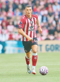 [东方报]英超：愛華頓腳軟讓唔起黑貓[11-03]