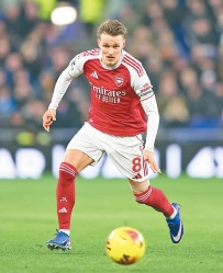 [东方报]英超：快車戲碼段段夠睇頭 3雄搶分踩行油[12-27]